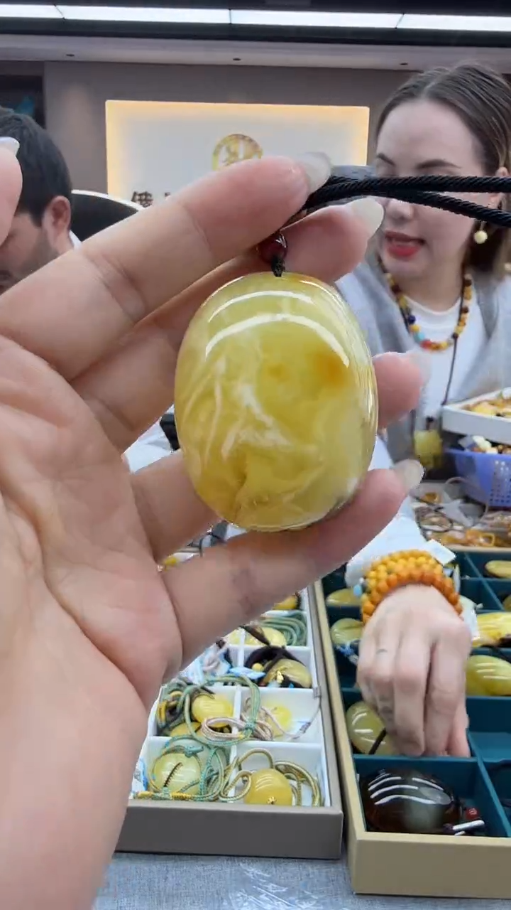 琥珀颈饰未镶嵌117秒拍号 假一罚三 