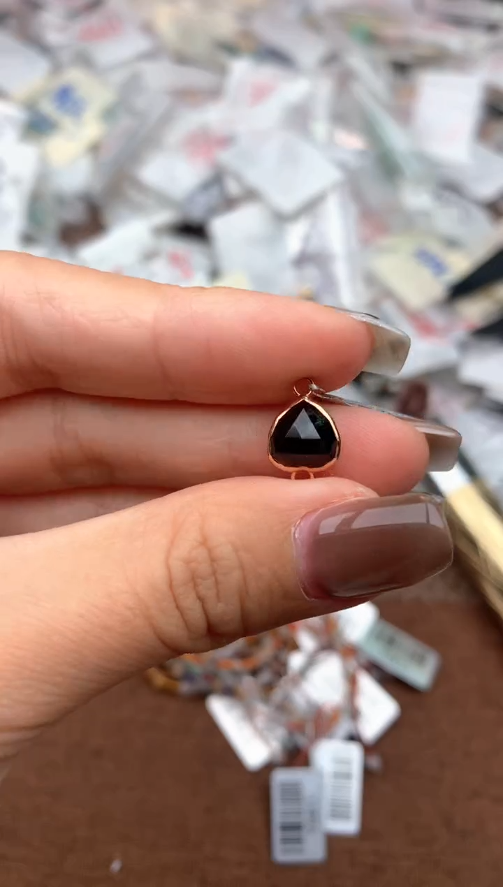 18K金镶嵌挂件翡翠—