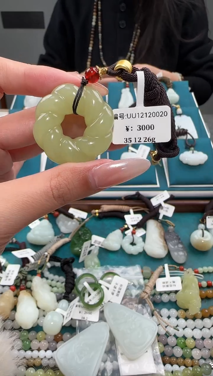 颈饰未镶嵌和田玉UU