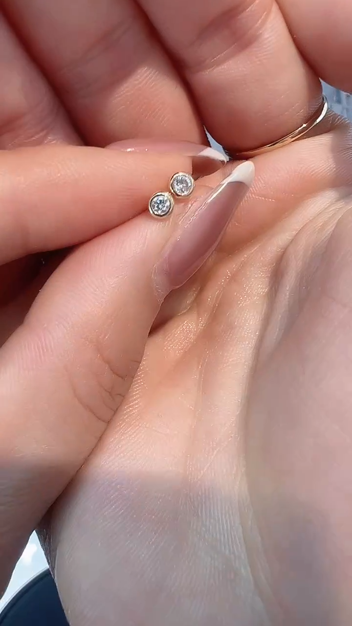 【闪购商品】耳钉18K金镶嵌钻石10分耳钉