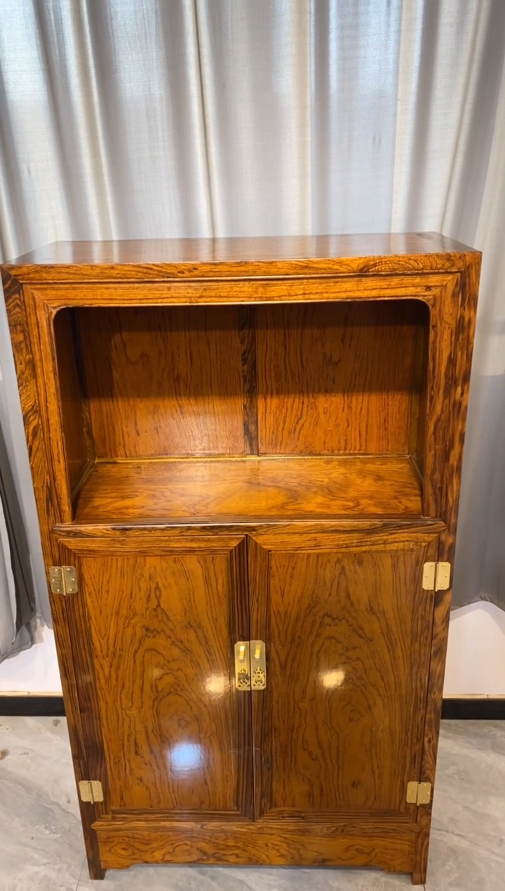 花梨木类老**玩万历柜一对