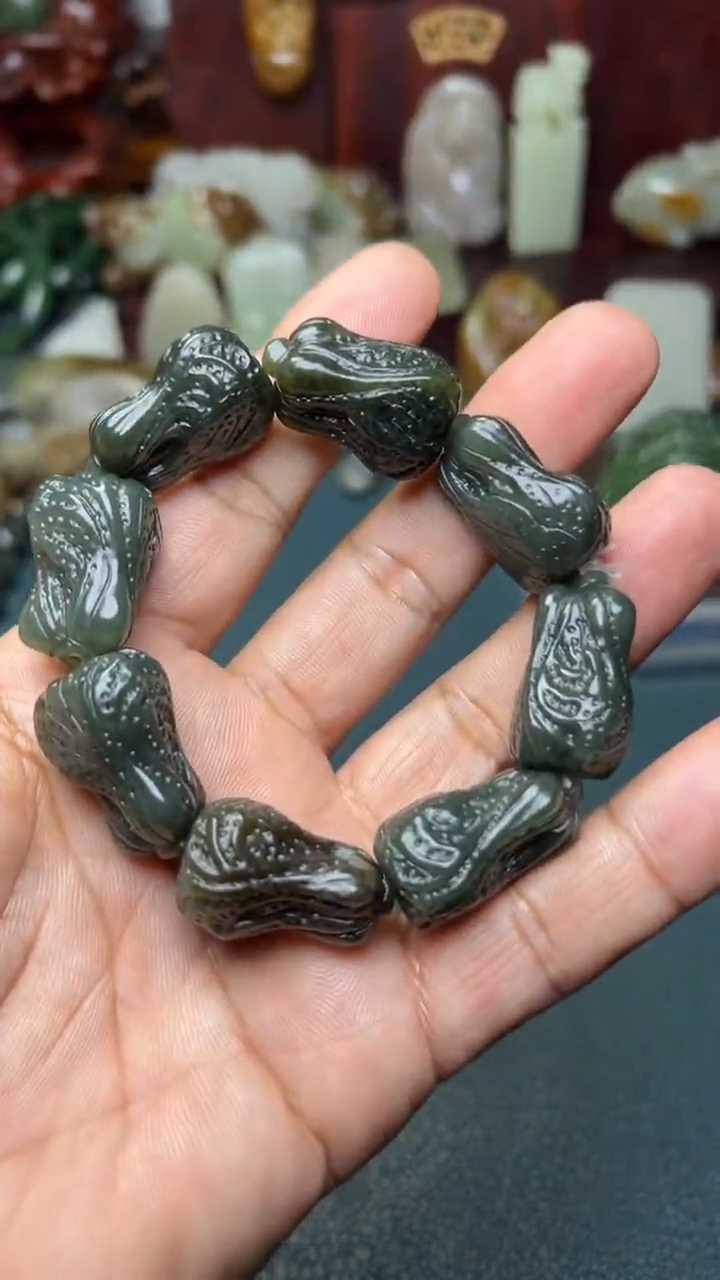 未镶嵌和田玉把件-