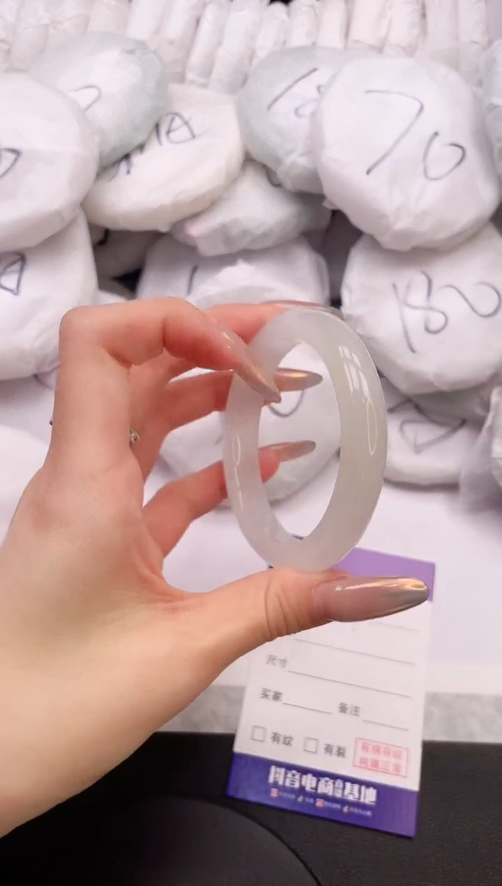 【闪购商品】石英质玉手镯未镶嵌31K104-53