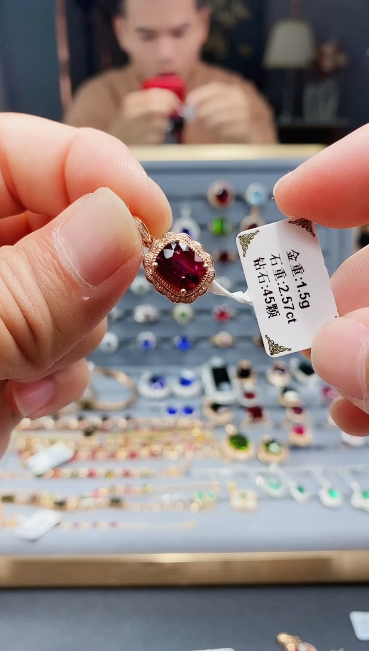 【闪购商品】碧玺颈饰18K金镶嵌2.57..