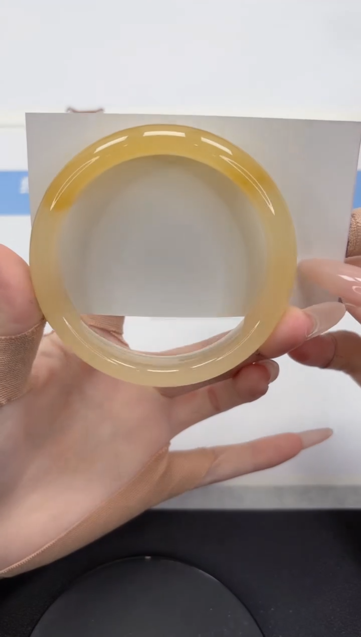 【闪购商品】石英质玉手镯未镶嵌A422-63.7