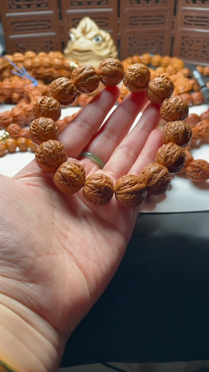 【闪购商品】文玩核桃手串圆肚京八棱