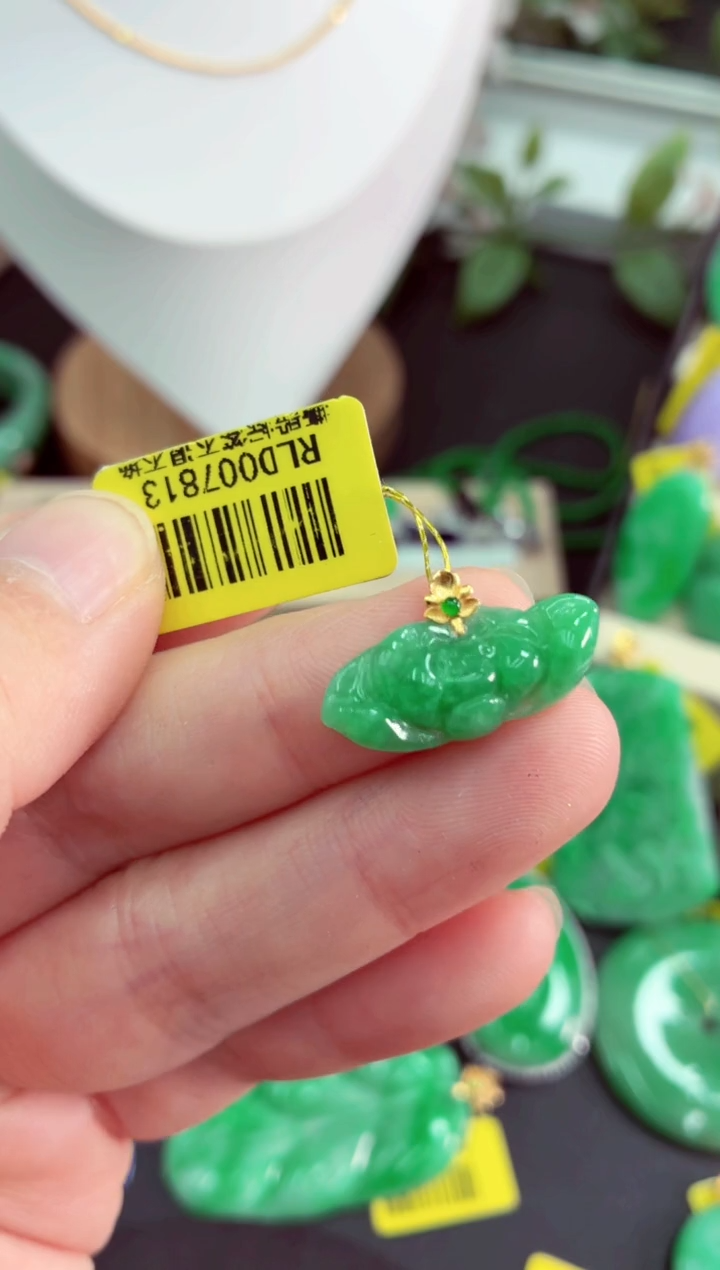 吊坠(不含链)18K金镶嵌翡翠挂件