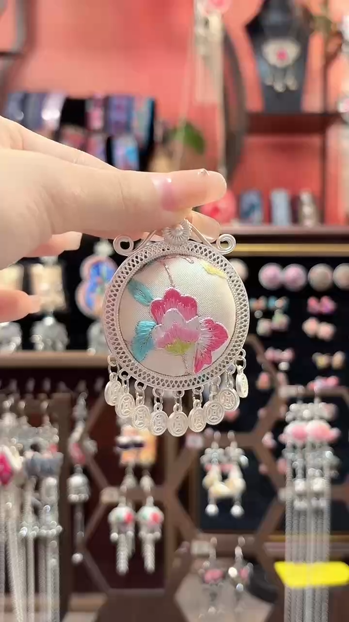 织绣 云织谣民族风精美饰品   124