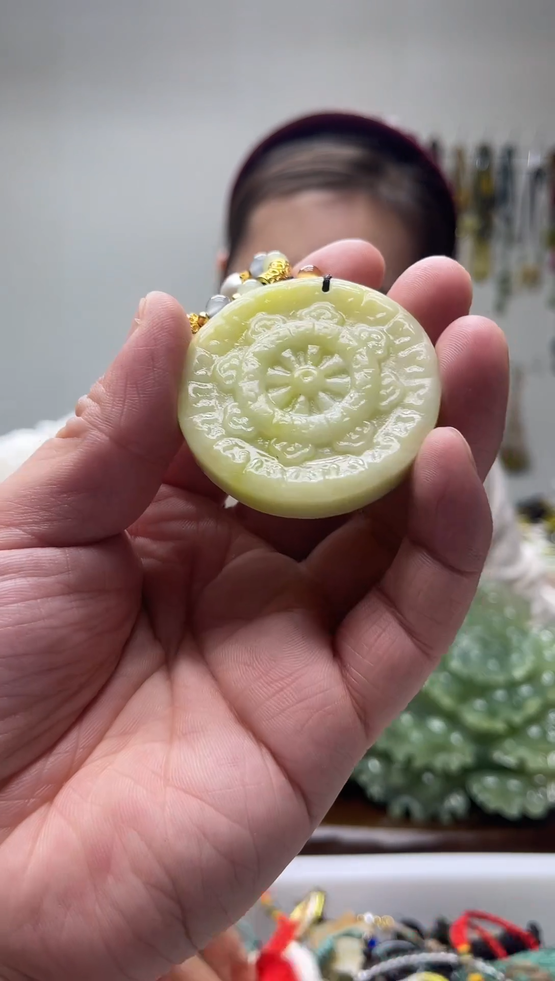 未镶嵌岫玉颈饰·