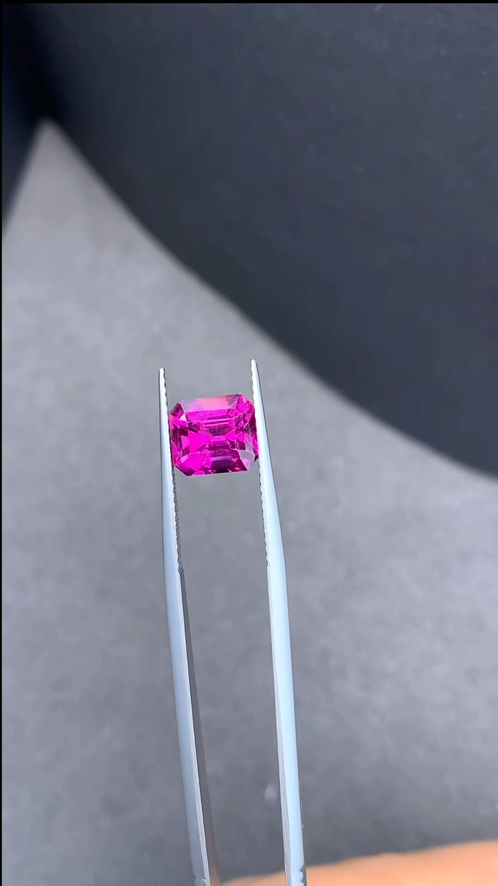 【闪购商品】石榴石无未镶嵌3.02克拉