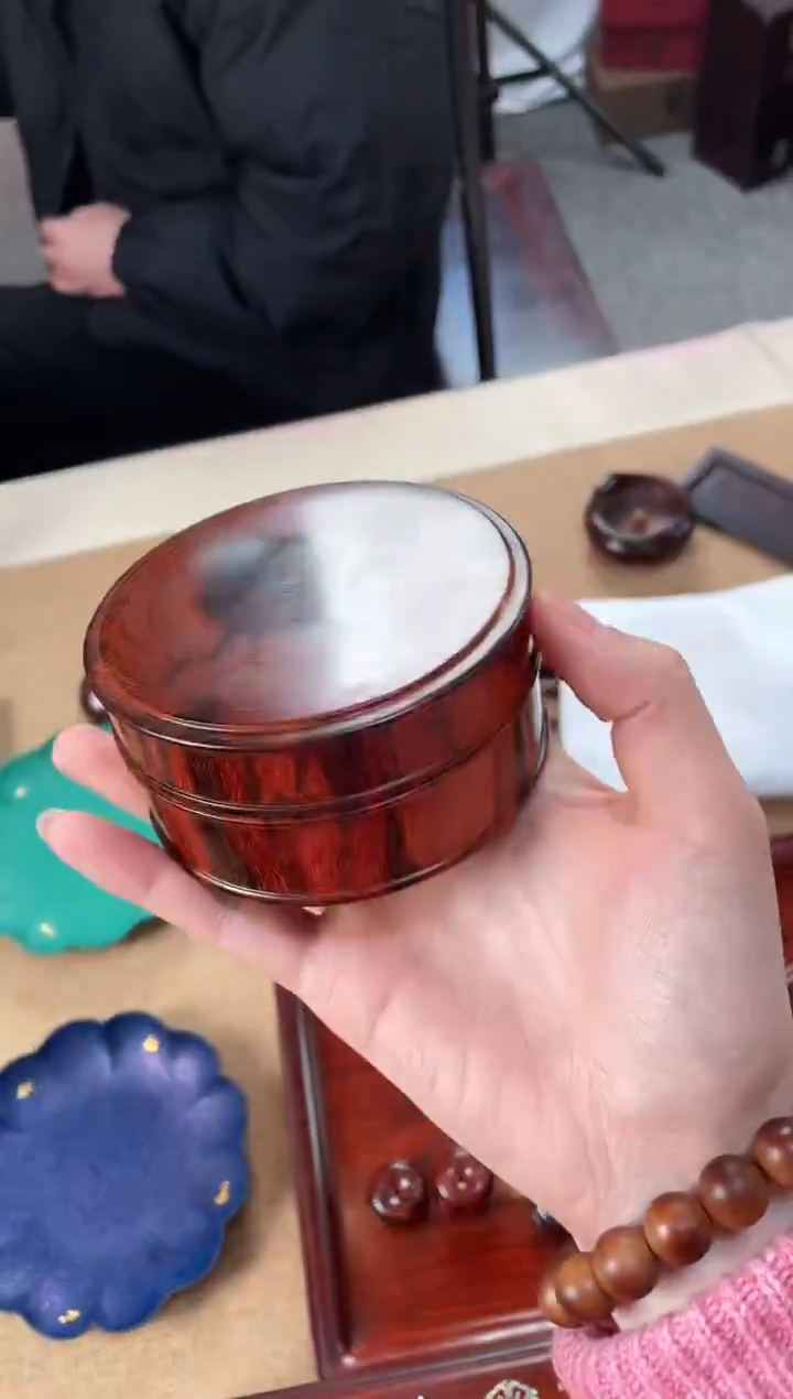 紫檀木类成套家具一木挖圆盒