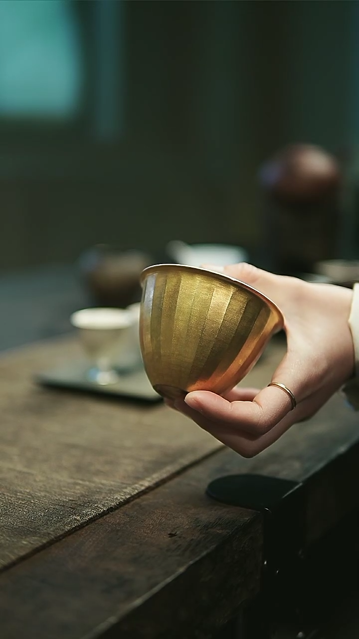 【闪购商品】一延瓜棱金彩大号盖碗