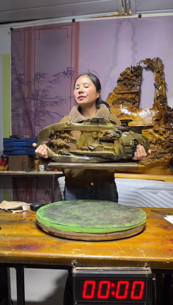 金丝楠健**者金丝楠木雕刻摆件