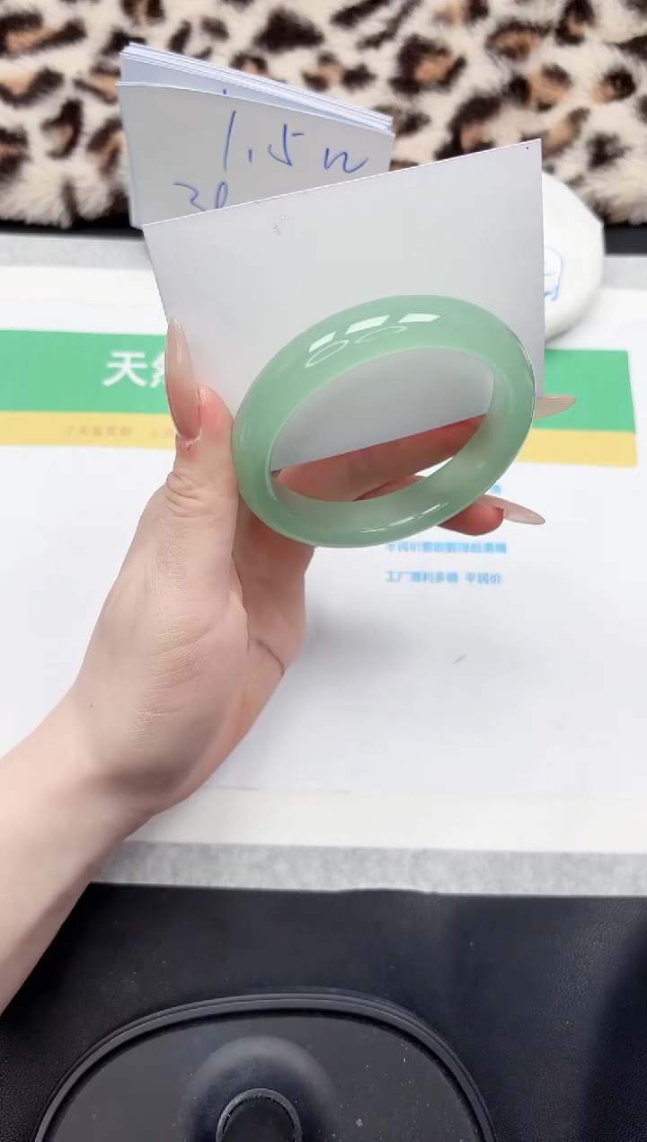 【闪购商品】石英质玉手镯未镶嵌288-55