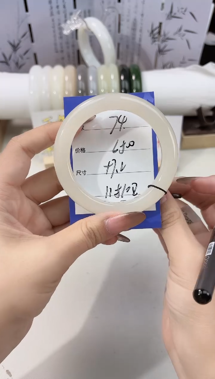 未镶嵌手镯和田玉藕粉74