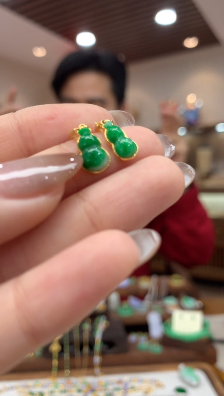 【闪购商品】翡翠吊坠(不含链)18K金镶嵌葫芦多样性发货1件