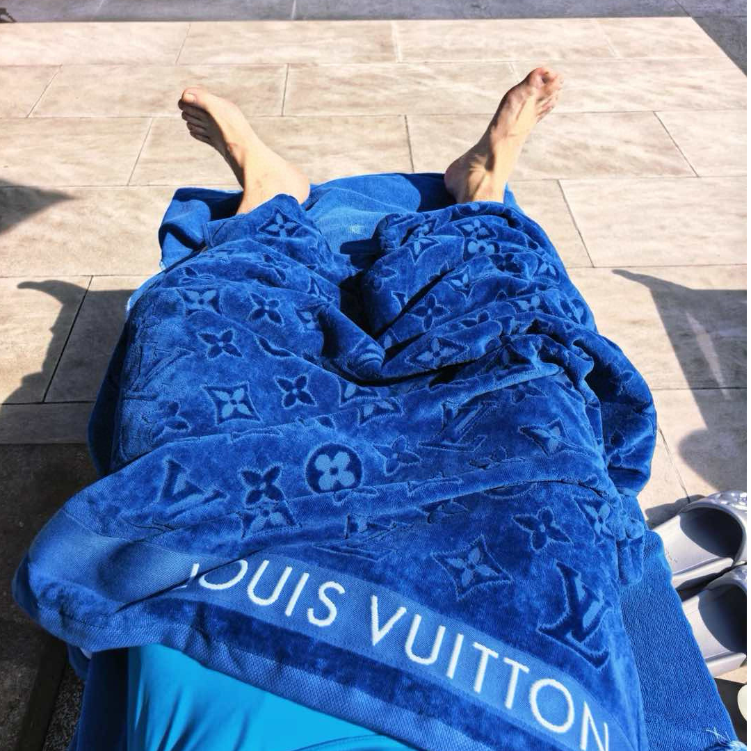 全新未使用 LouisVuitton/路易威登 蓝色老花满印沙滩巾149894