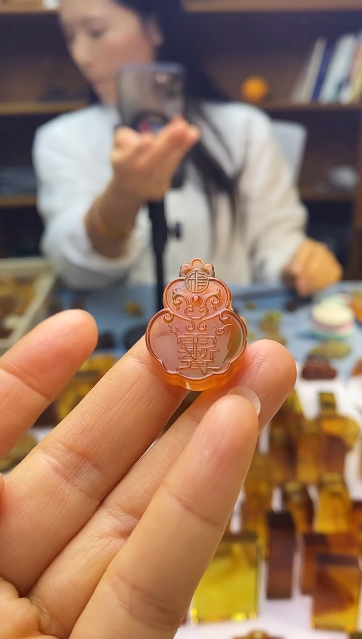 琥珀颈饰未镶嵌SN90-43（紫薇讳·葫芦）