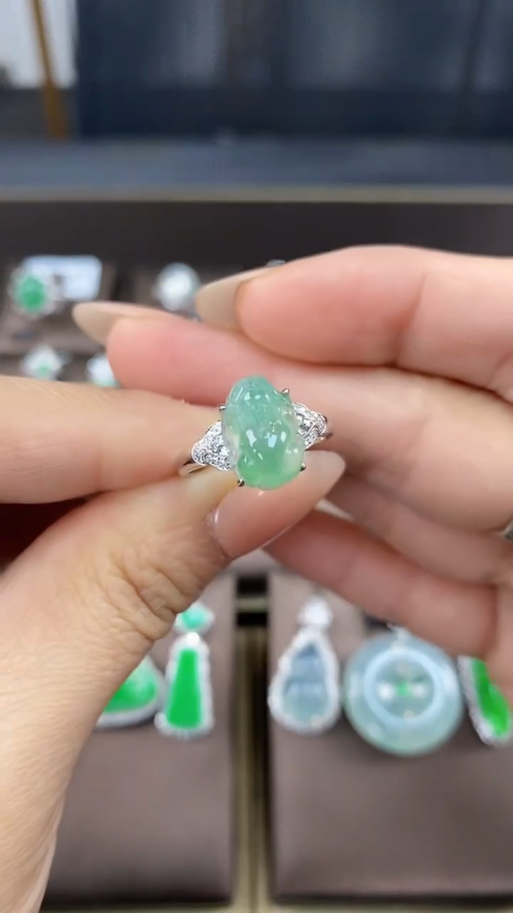 【闪购商品】翡翠戒指18K金镶嵌翡翠戒指