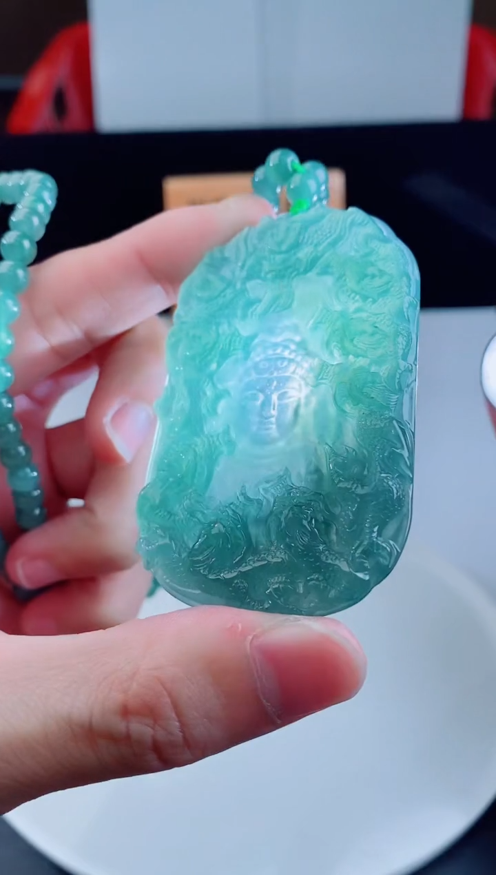 颈饰未镶嵌翡翠 