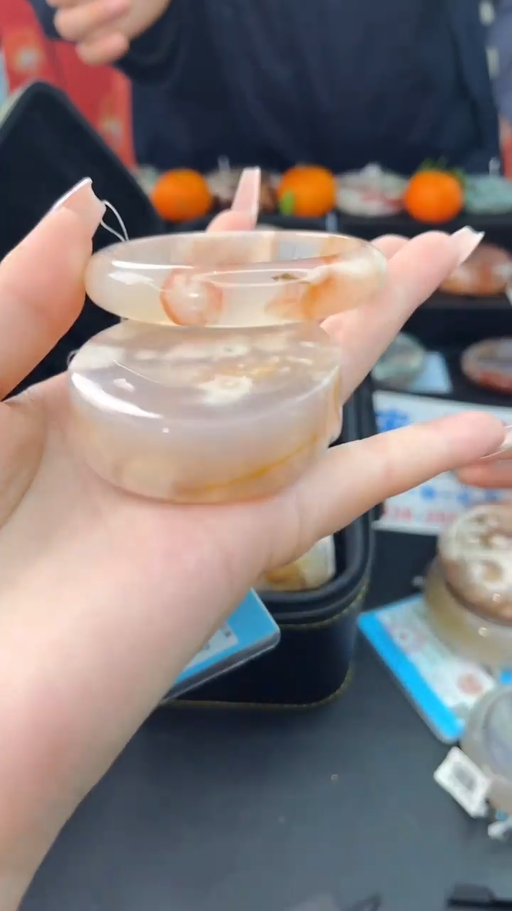 【闪购商品】石英质玉手镯未镶嵌赠送镯心（55圈口）