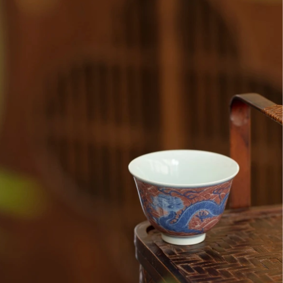 【二亭】青花釉里红海水龙纹撇口杯 