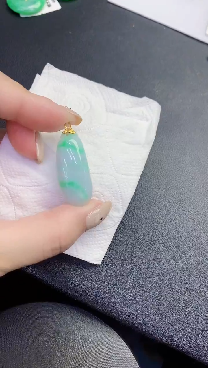 颈饰18K金镶嵌翡翠缅甸天然翡翠A货