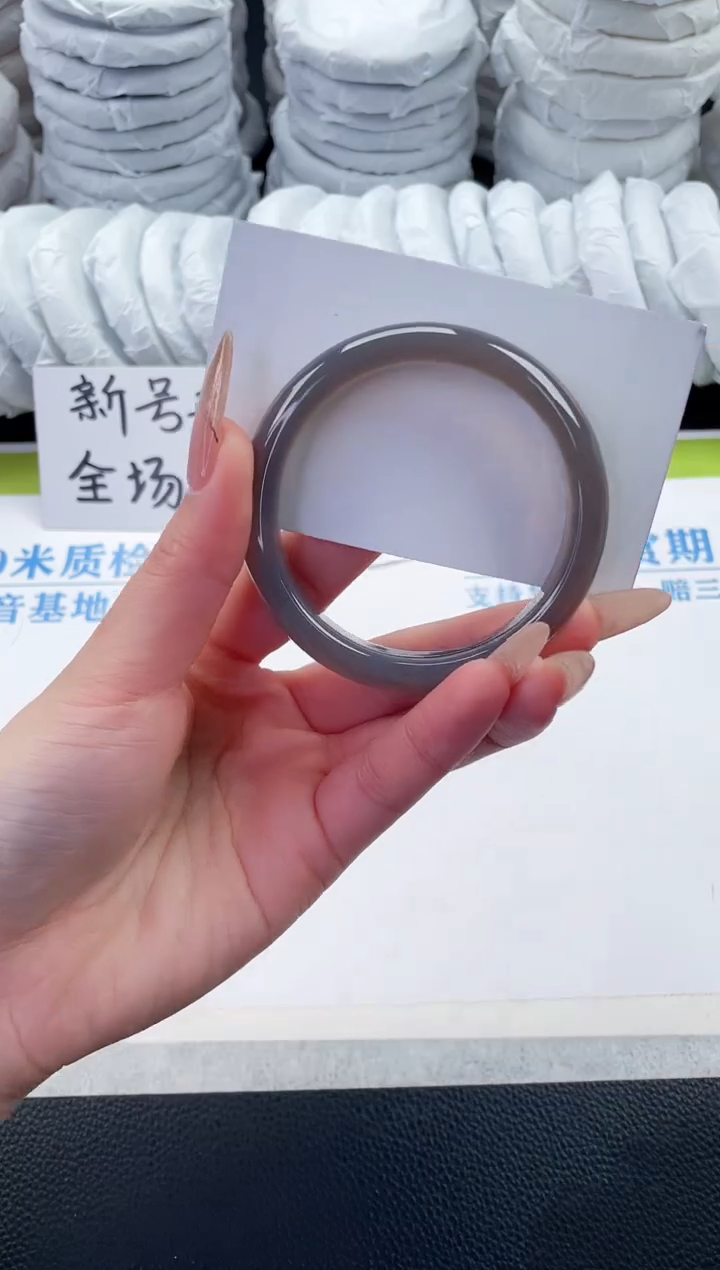 【闪购商品】石英质玉手镯未镶嵌S91