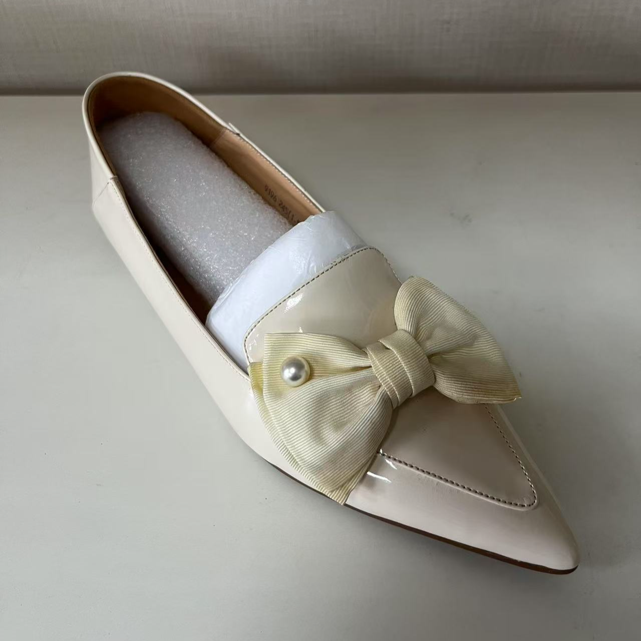 9196米白色平底小单鞋