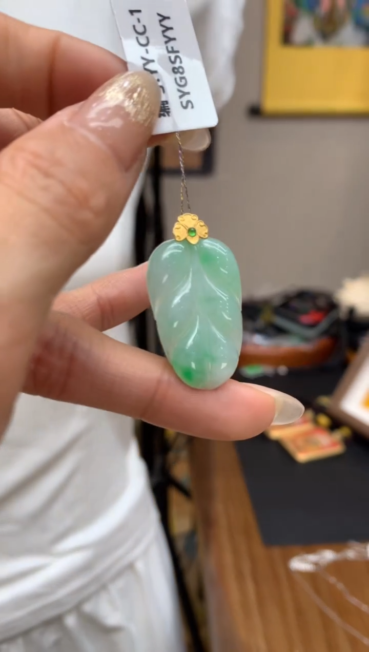【闪购商品】翡翠颈饰18K金镶嵌叶子