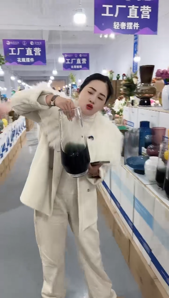 【闪购商品】玻璃安琪花瓶微瑕-DCT9