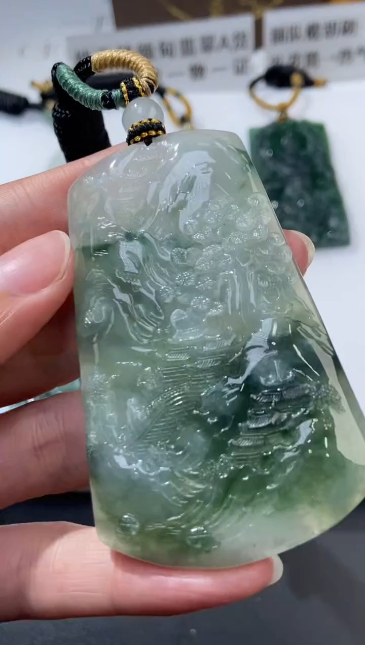 未镶嵌挂件翡翠373674     多人 