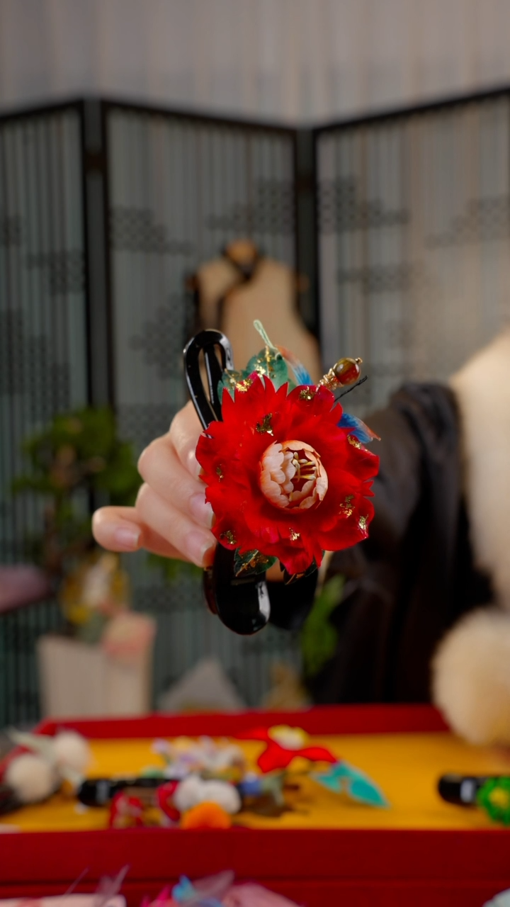 刺绣非遗绒花手工饰品