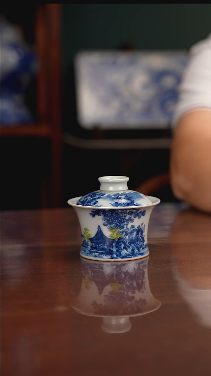 景琳藏青花山水盖碗