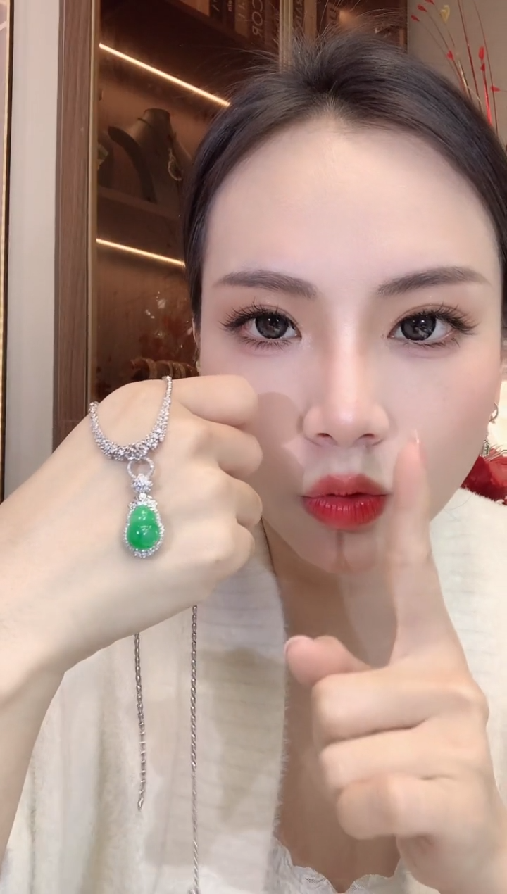 【闪购商品】翡翠吊坠(不含链)18K金镶嵌A9 多样性发货一件