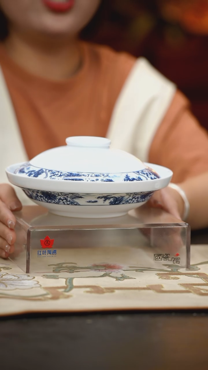 1个正价开光山水8寸金架盖碗（套）