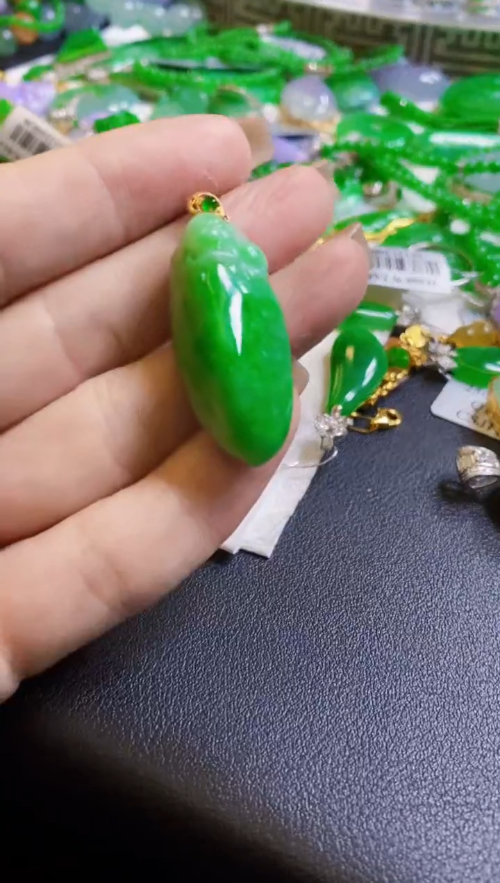 【闪购商品】定制翡翠18K金镶嵌吊坠