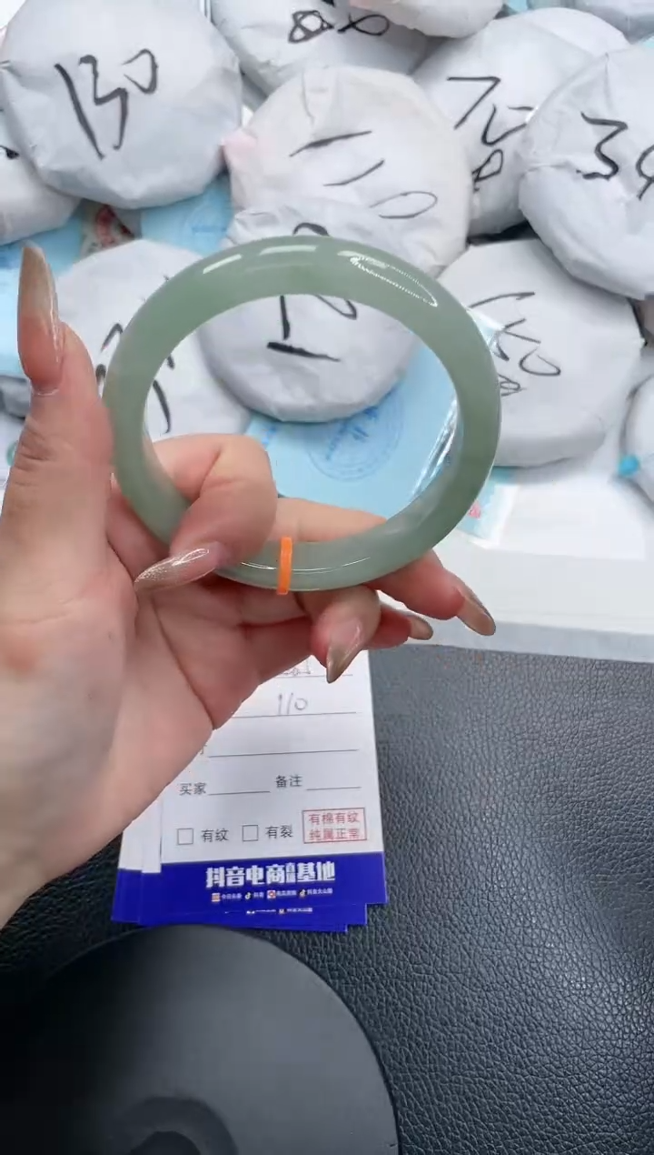 【闪购商品】石英质玉手镯未镶嵌6S265-63