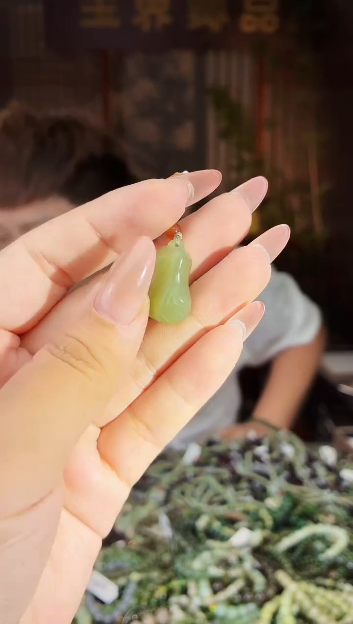 和田玉未镶嵌颈饰拍一发一