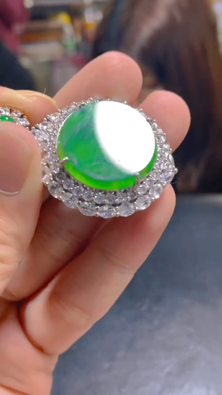 【闪购商品】翡翠吊坠(赠链)未镶嵌0649124052多样性发一