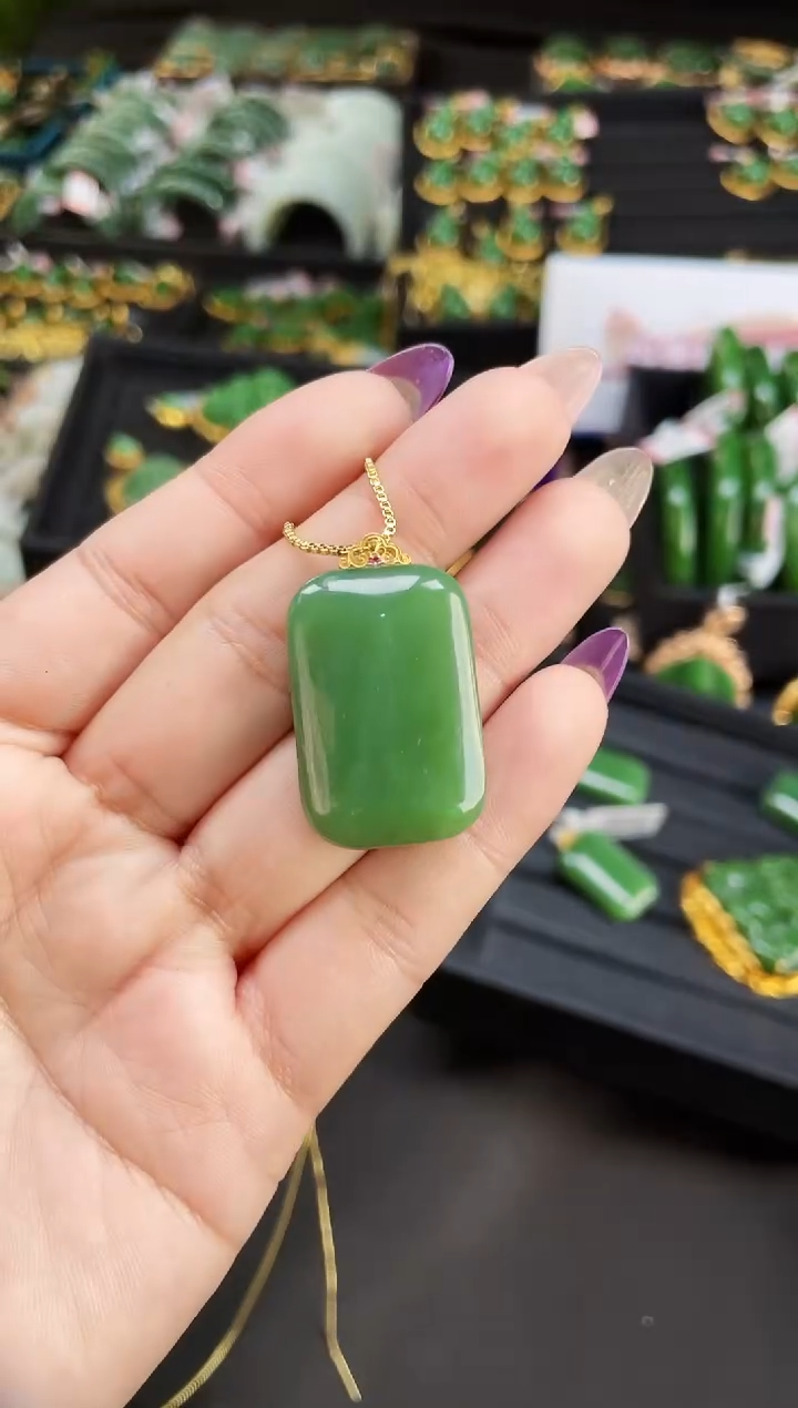 【闪购商品】和田玉吊坠18K金镶嵌多样性发一