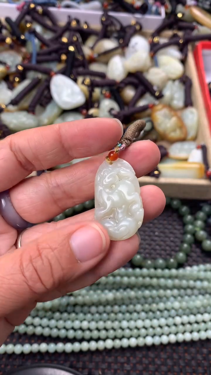 【闪购商品】和田玉颈饰未镶嵌多样性发货没有证书拍一发一有瑕