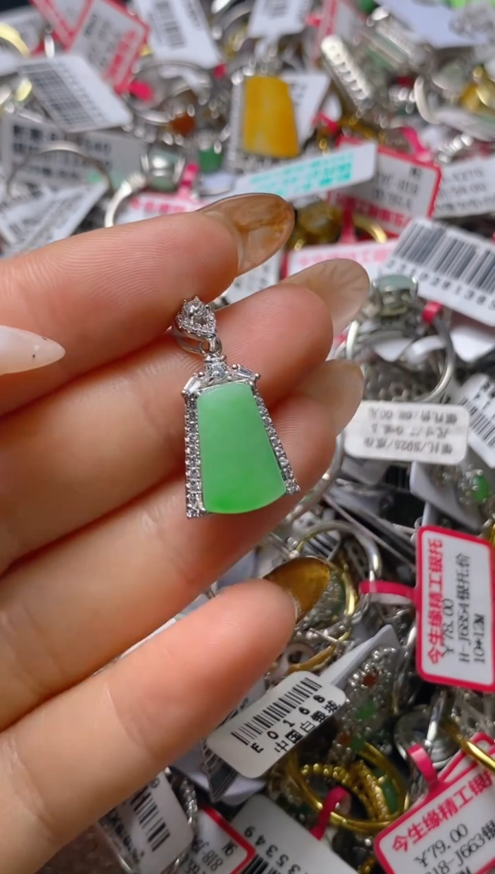 银S925镶嵌戒指翡翠百内无证书