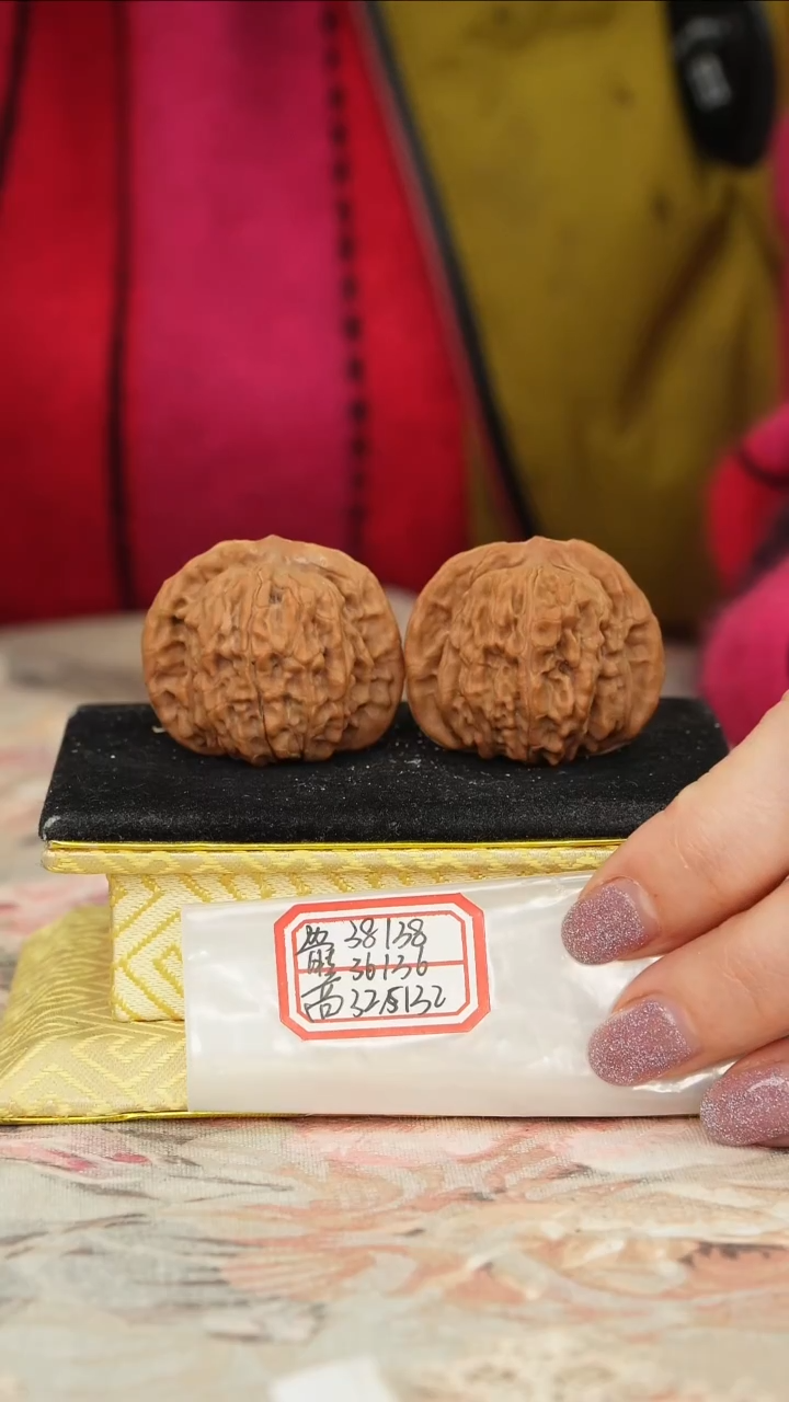 【闪购商品】文玩核桃把件老一代楼有修