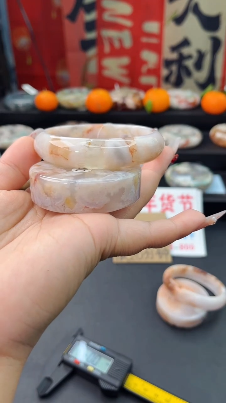 【闪购商品】石英质玉手镯未镶嵌赠送镯心（61圈口）无证书