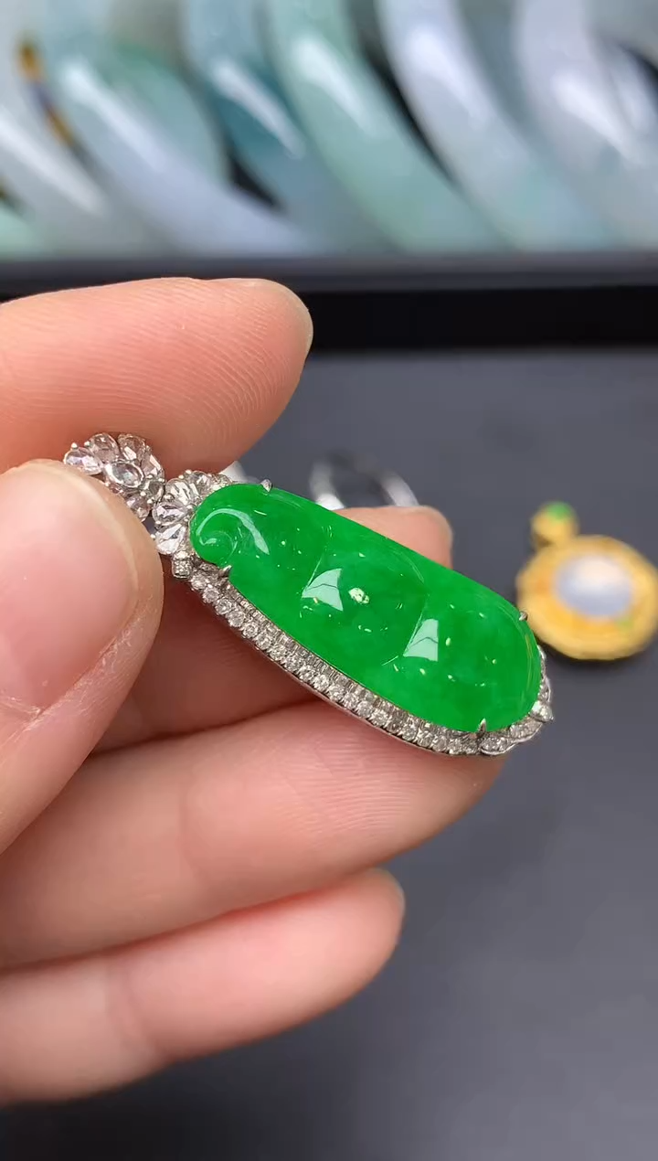 颈饰18K金镶嵌翡翠323-雪姐翡翠天天见