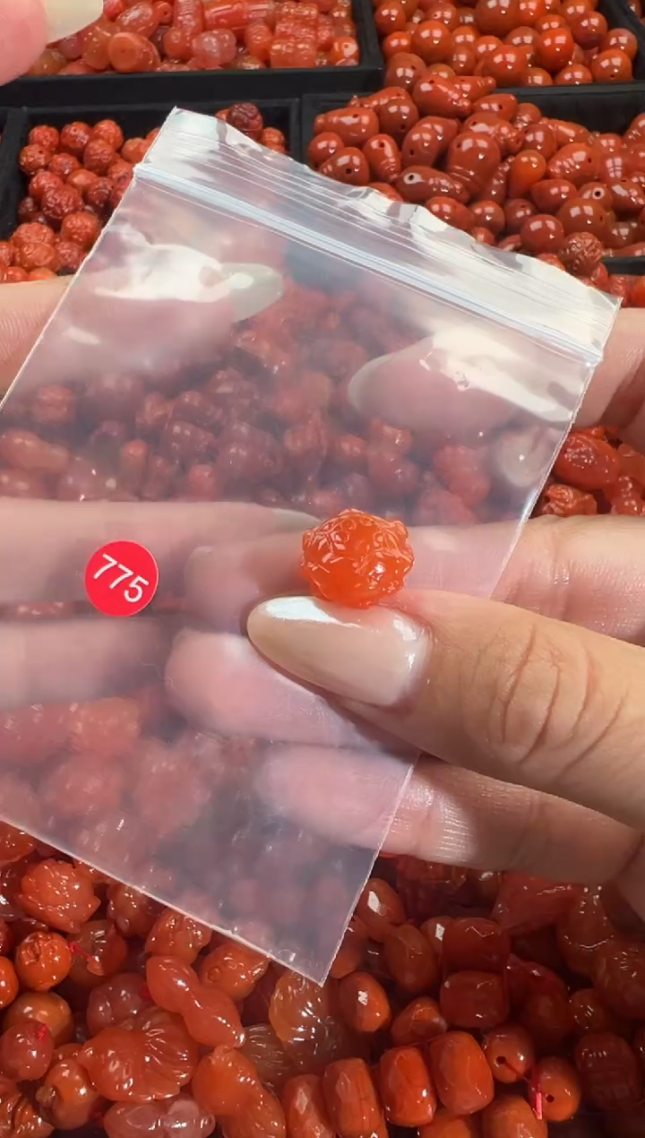 颈饰未镶嵌南红玛瑙1