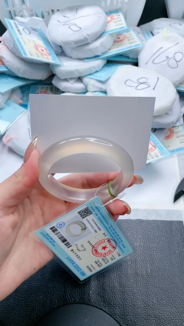 【闪购商品】石英质玉手镯未镶嵌21V397-55