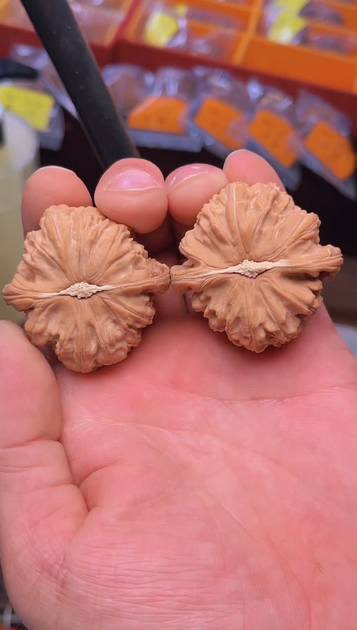 【闪购商品】文玩核桃把件44白狮子