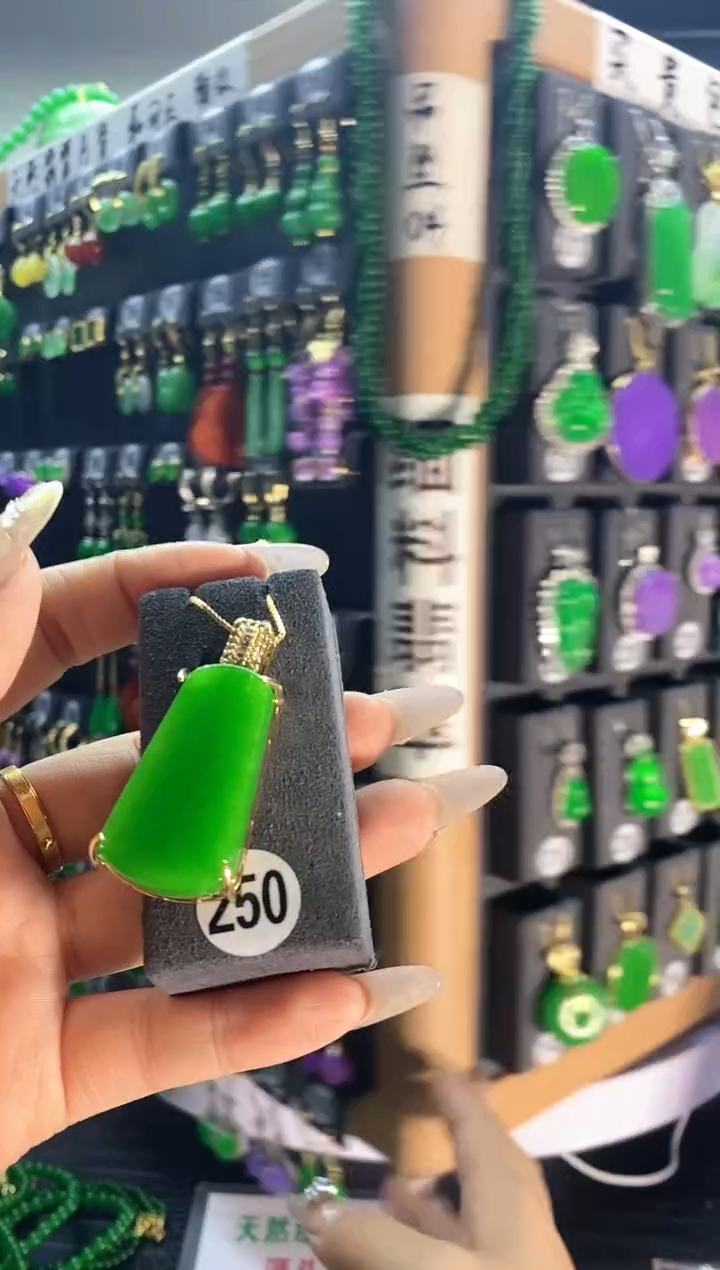 【闪购商品】翡翠颈饰银S925镶嵌250...